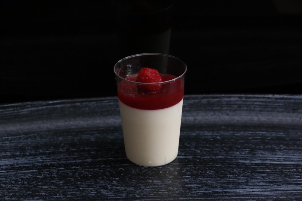Panna Cotta mit Himbeeren
