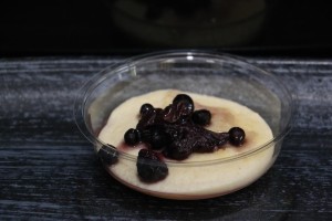 Grisse mit Heidelbeeren